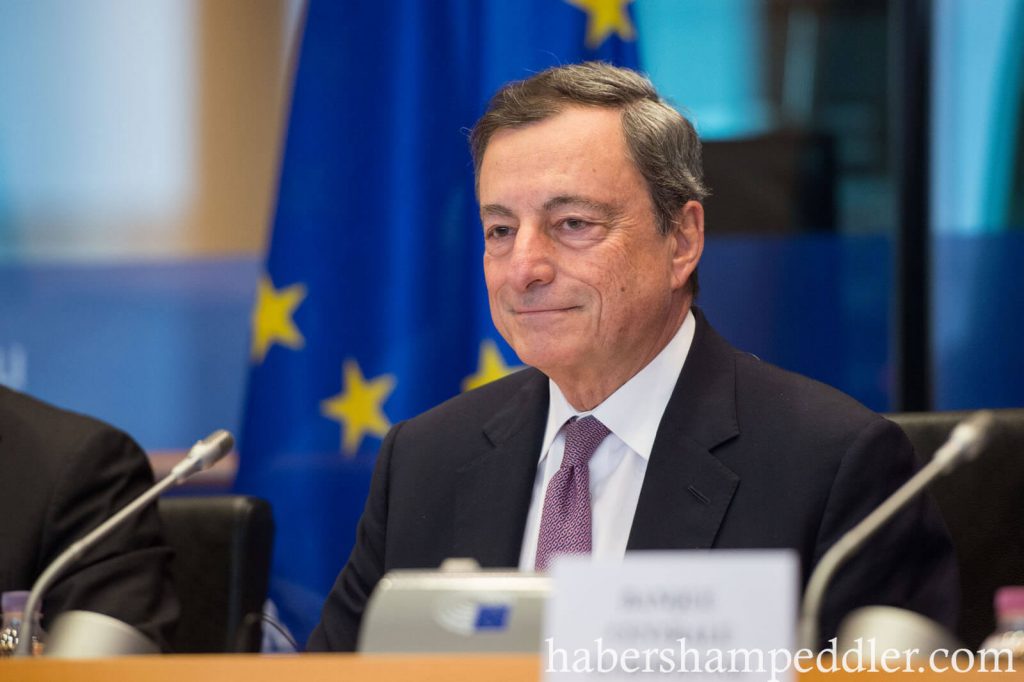 Mario Draghi อดีคหัวหน้าธนาคารกลางยุโรปได้ตกลงที่จะดำรงตำแหน่งนายกรัฐมนตรีคนต่อไปของของอิตาลีและเปิดตัวคณะรัฐมนตรีผสมผสานเทค