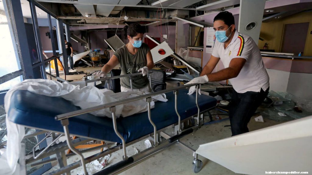Hospitals in blast-hit โรงพยาบาลในเขตอัคการ์ทางเหนือของเลบานอน ซึ่งถังเชื้อเพลิงระเบิดคร่าชีวิตผู้คนอย่างน้อย 28 รายในสัปดาห์นี้ 