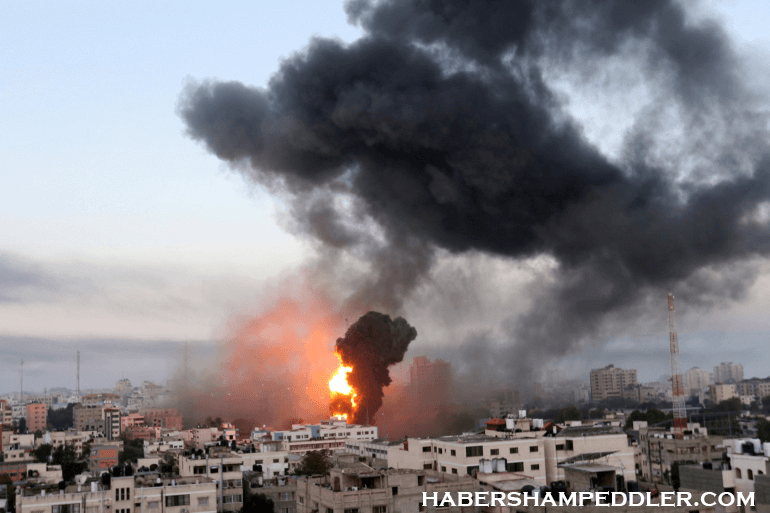 Israel attacks เครื่องบินของอิสราเอลทิ้งระเบิดสถานที่ต่างๆ ของกลุ่มฮามาสในฉนวนกาซาเมื่อวันเสาร์ (14) เพื่อตอบโต้บอลลูนเพลิงไหม้ที่ปล่อยออกจาก
