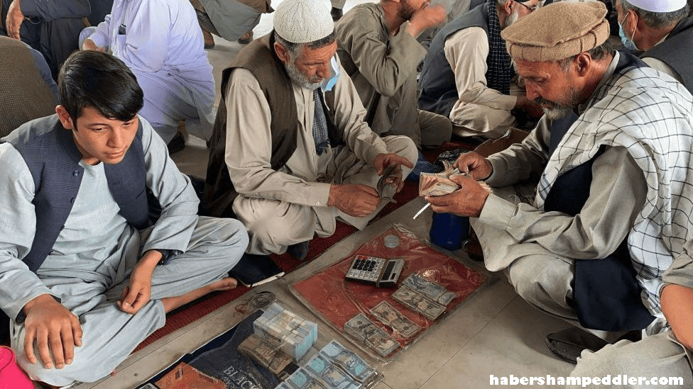 Taliban bans กลุ่มตอลิบานได้ประกาศห้ามใช้สกุลเงินต่างประเทศอย่างสมบูรณ์ในอัฟกานิสถาน การเคลื่อนไหวบางอย่างจะก่อให้เกิดการหยุด