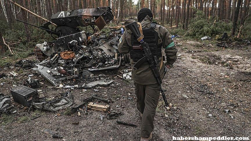 killed in Russian ขีปนาวุธของรัสเซีย 2 ลูกได้โจมตีศูนย์การค้าที่แออัดในเมือง Kremchuk ทางตอนกลางของยูเครน ส่งผลให้มีผู้เสียชีวิตอย่างน้อย