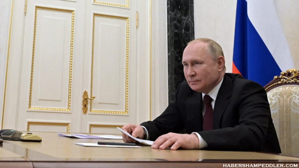 Putin tells security ประธานาธิบดีวลาดิมีร์ ปูตินของรัสเซียได้สั่งการให้มีการเสริมกำลังพรมแดนของรัสเซีย และสั่งให้หน่วยรักษาความปลอดภัย